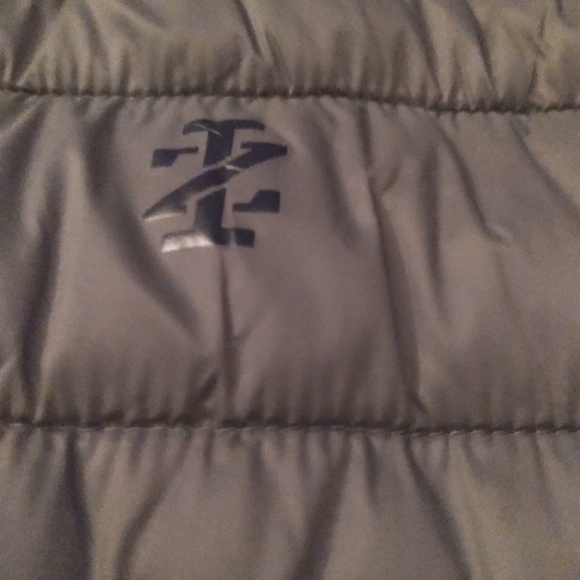 Izod Puffer Vest Quilted Performance XL NWOT Gorpcore Camping Fishing - Picture 3 of 7